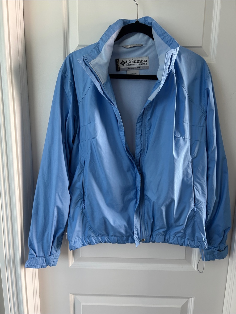 Columbia Women's size L Light Blue Windbreaker Jacket